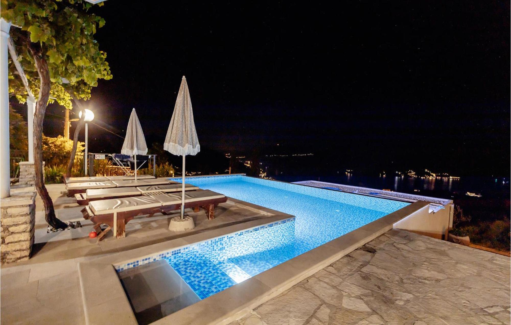 Amazing Home In Herceg Novi With House Sea View Eksteriør billede