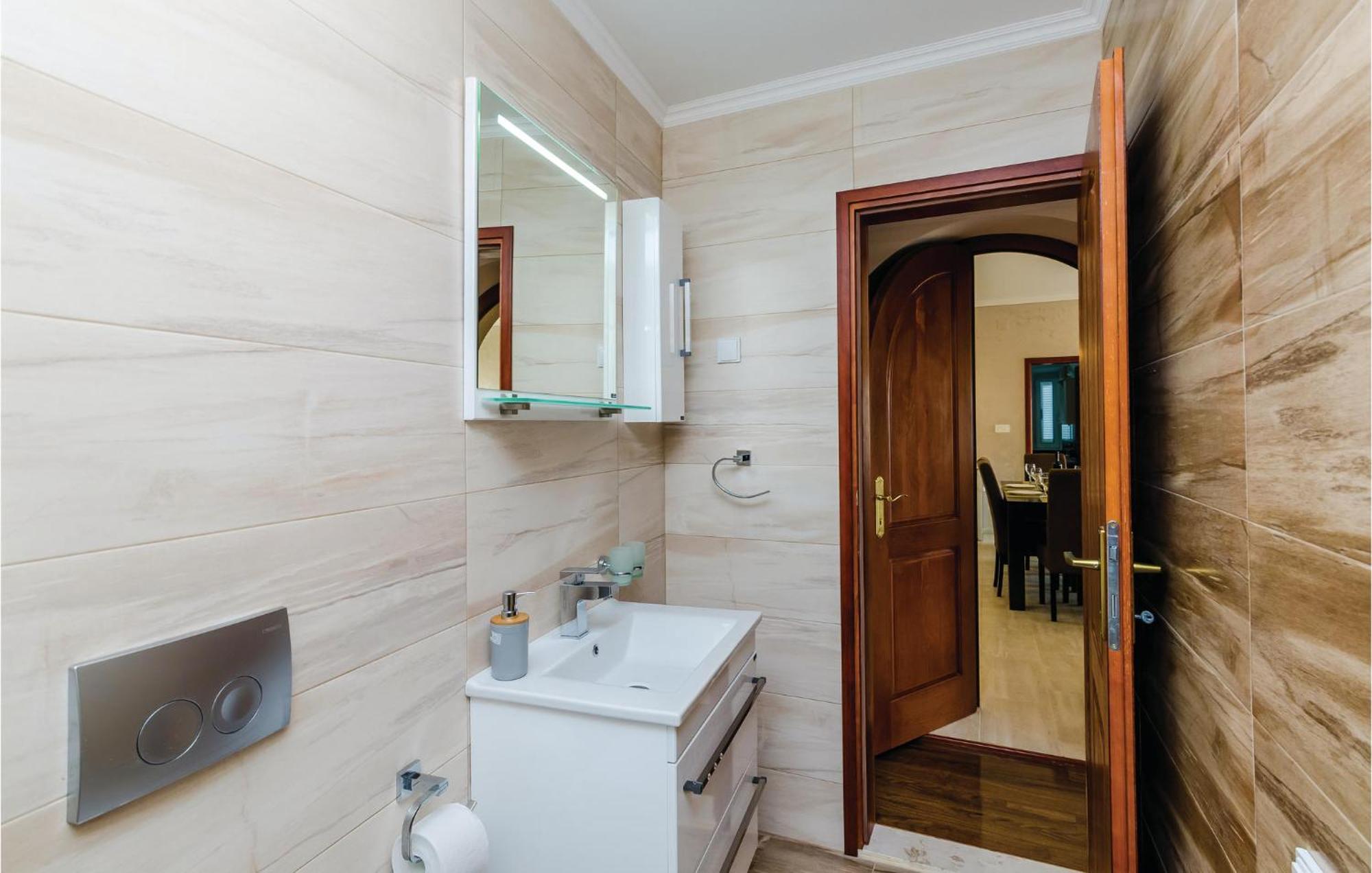 Amazing Home In Herceg Novi With House Sea View Eksteriør billede