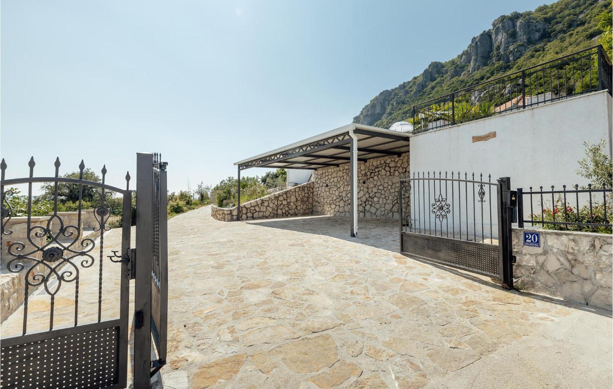 Amazing Home In Herceg Novi With House Sea View Eksteriør billede