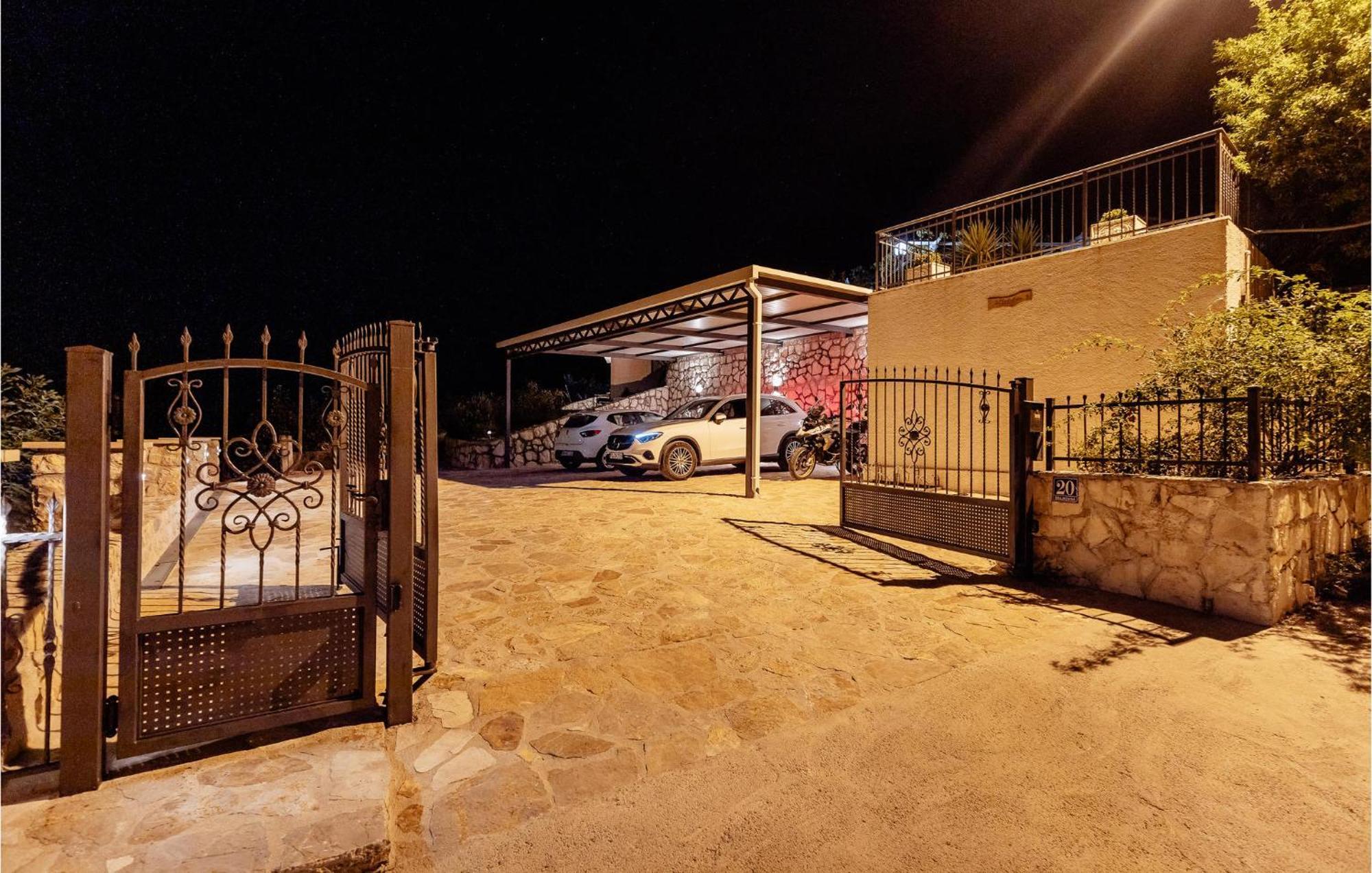 Amazing Home In Herceg Novi With House Sea View Eksteriør billede