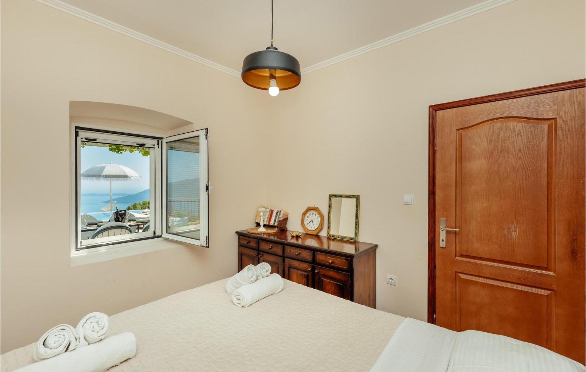 Amazing Home In Herceg Novi With House Sea View Eksteriør billede